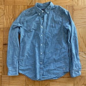 Blue and white American Eagle Outfitters Athletic Fit Button-Down Shirt – Size M